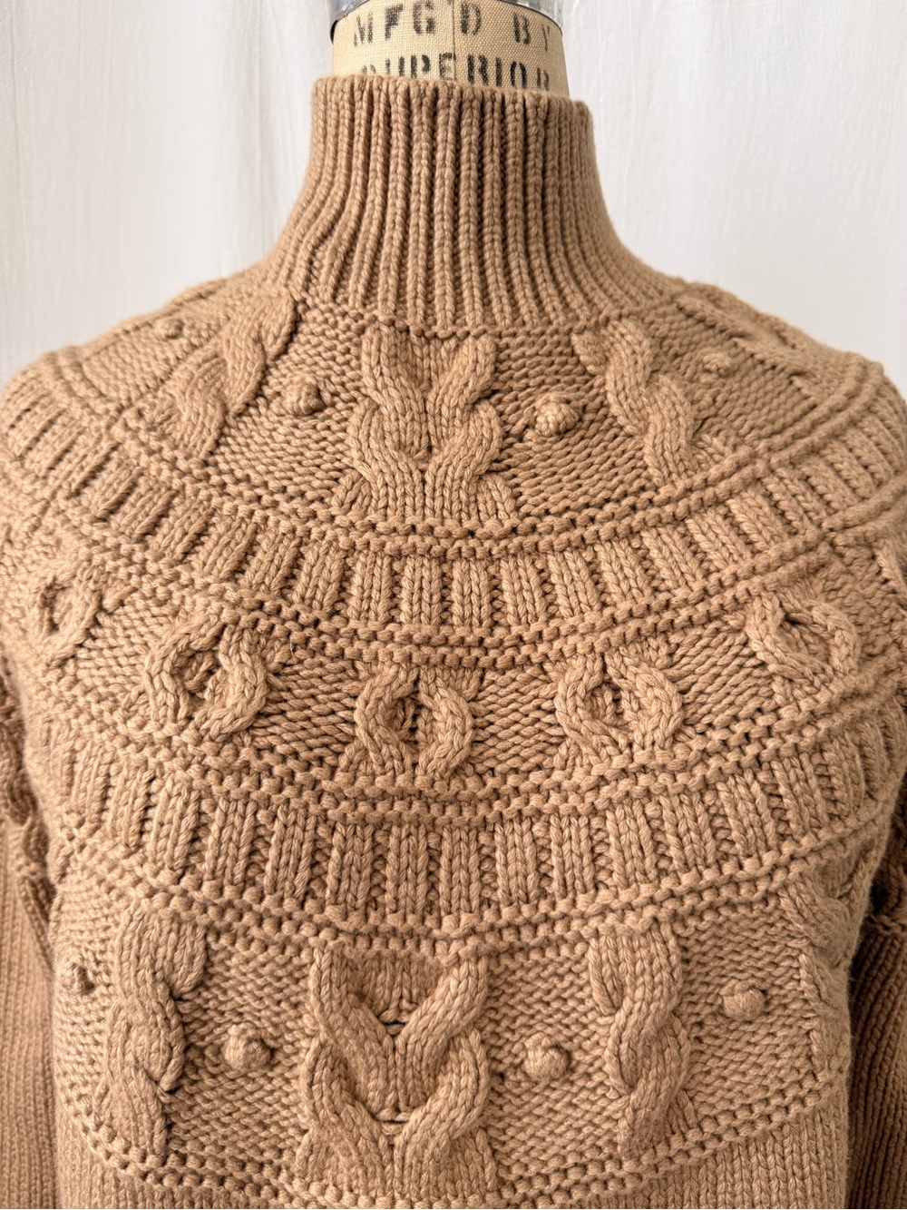 NWT, Banana Republic, 100% Organic Cotton, Cable Knit Sweater, sz XS - Picture 3 of 9